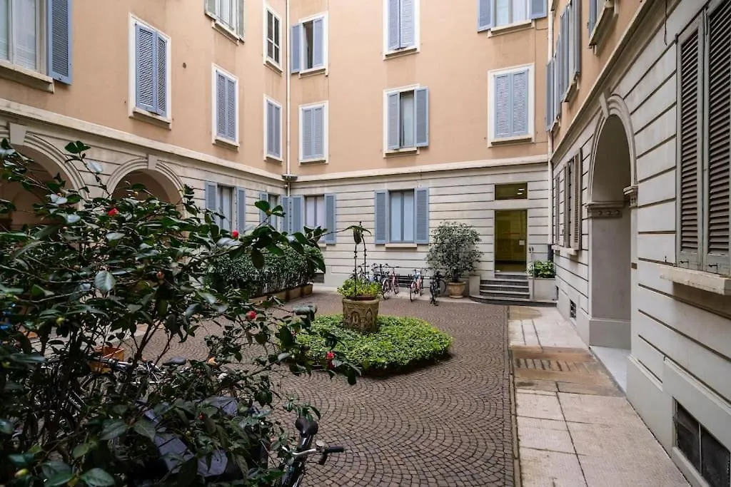Real Jewel Next To Cenacolo And Cadorna Station Apartment Milan Italy