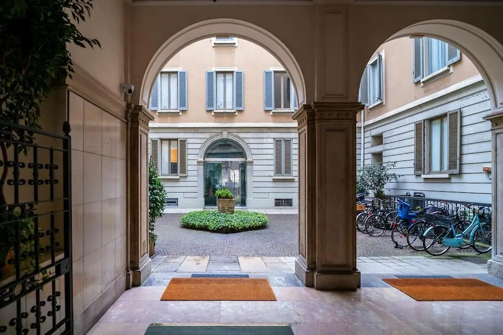 Real Jewel Next To Cenacolo And Cadorna Station Apartment Milan